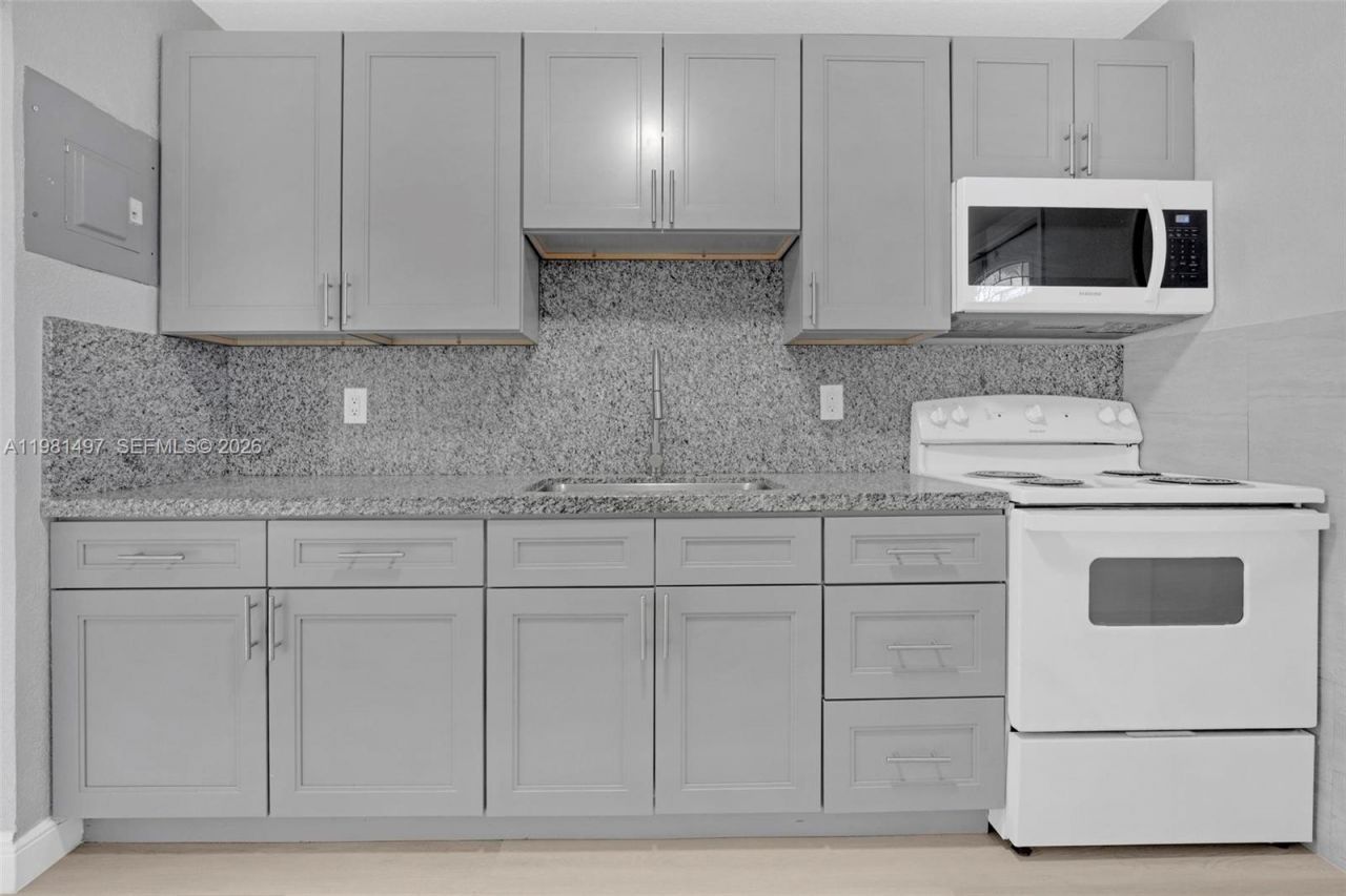 369 Phippen Waiters Rd , Unit 1-2, Dania Beach, FL 33004 Photo