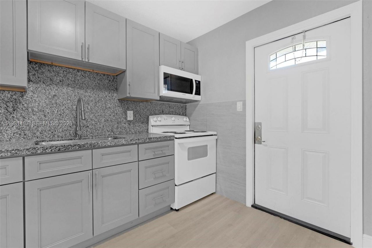 369 Phippen Waiters Rd , Unit 1-2, Dania Beach, FL 33004 Photo