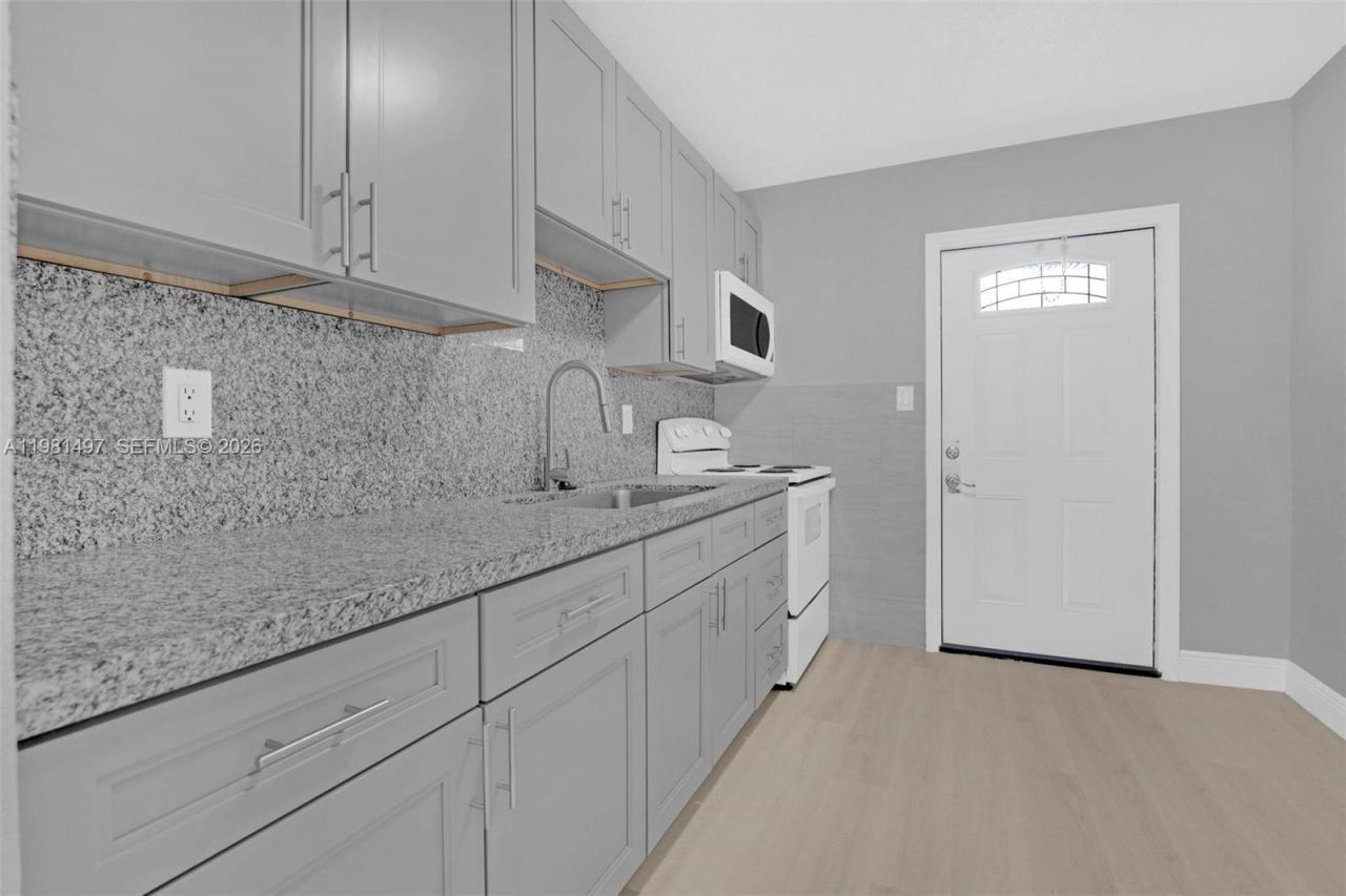 369 Phippen Waiters Rd , Unit 1-2, Dania Beach, FL 33004 Photo