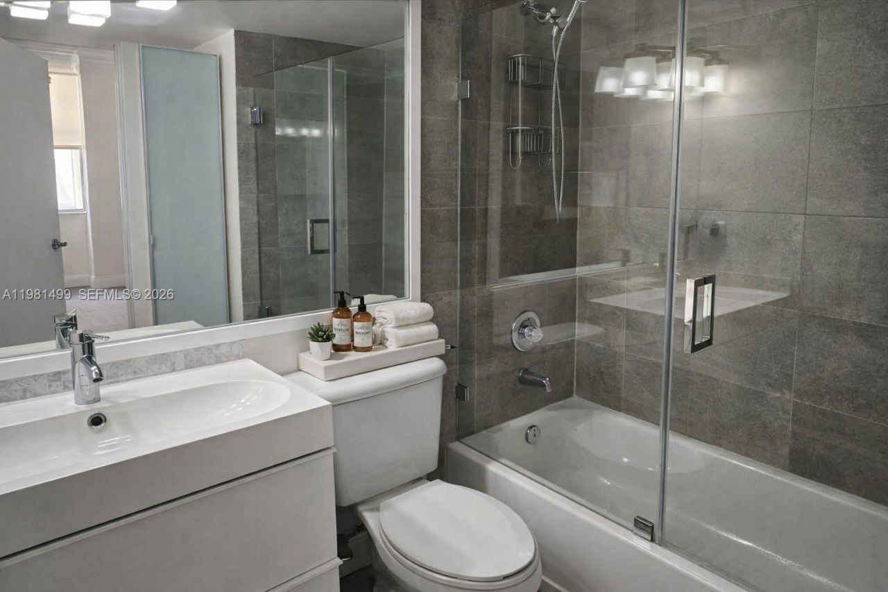 126 SW 17th Rd , Unit 407, Miami, FL 33129 Photo