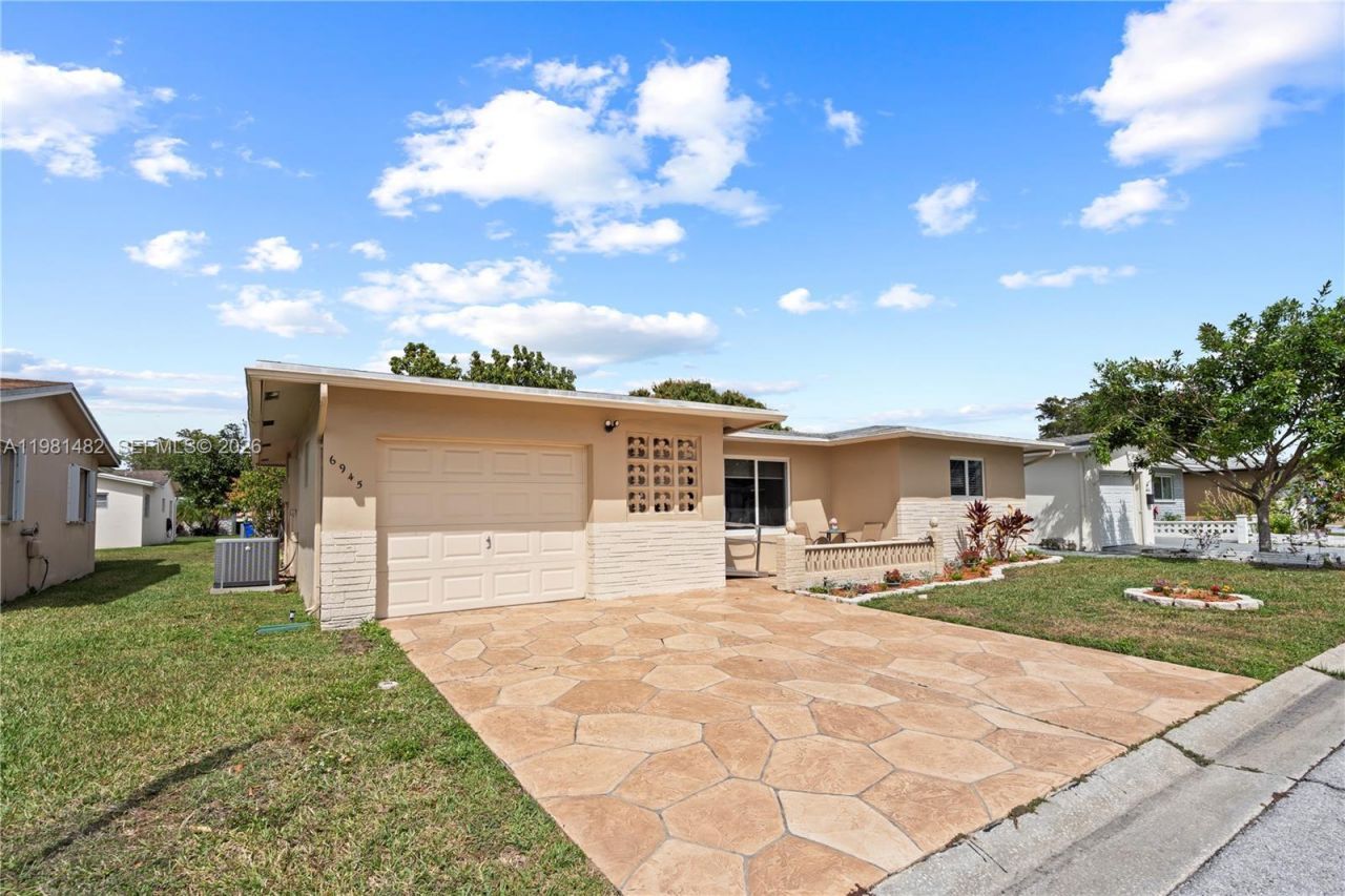 6945 NW 17th St , Margate, FL 33063 Photo