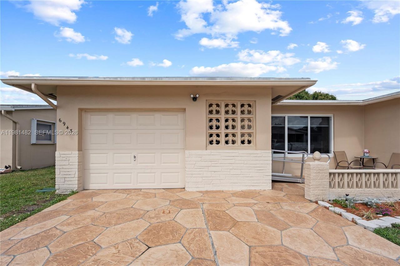 6945 NW 17th St, Margate, FL 33063 Photo