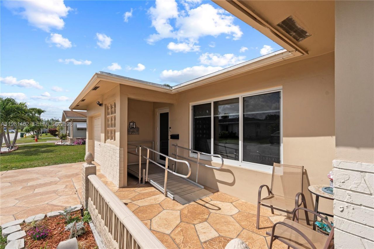 6945 NW 17th St , Margate, FL 33063 Photo