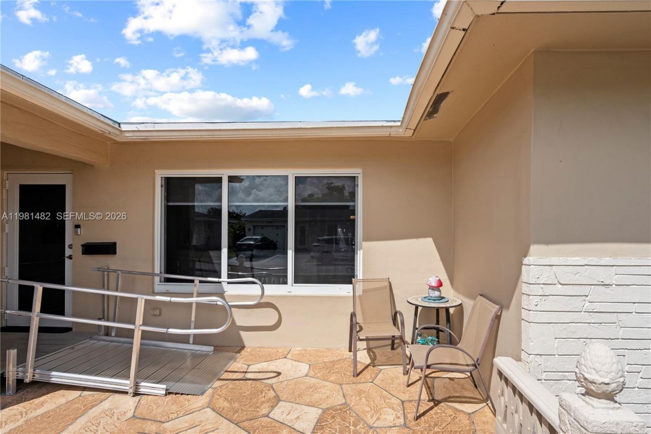 6945 NW 17th St , Margate, FL 33063 Photo