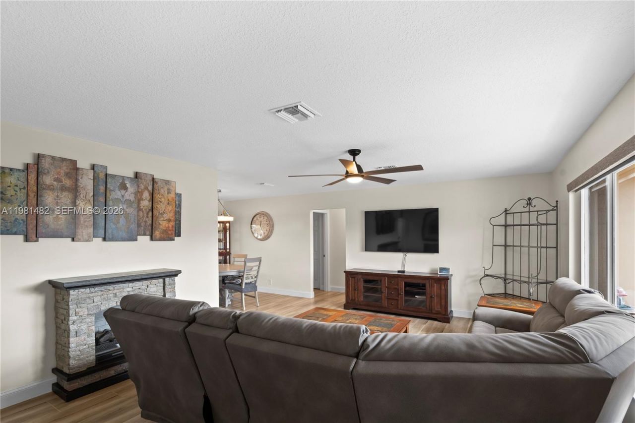 6945 NW 17th St, Margate, FL 33063 Photo