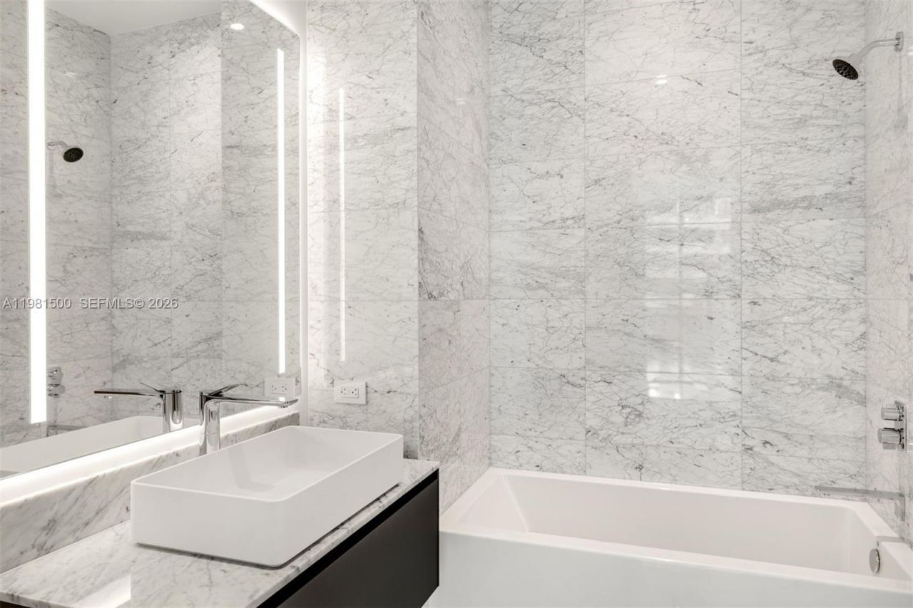 5 Grove Isle Dr , Unit L402, Coconut Grove, FL 33133 Photo