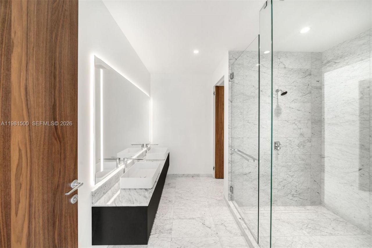 5 Grove Isle Dr , Unit L402, Coconut Grove, FL 33133 Photo