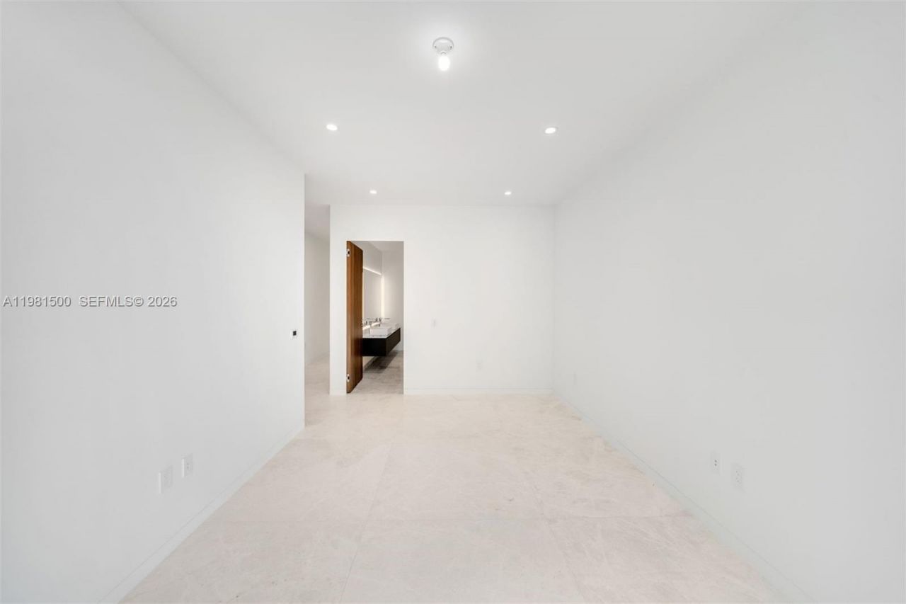 5 Grove Isle Dr , Unit L402, Coconut Grove, FL 33133 Photo