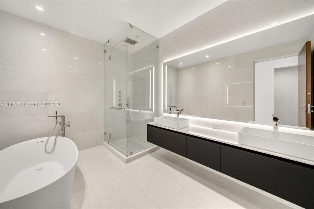 5 Grove Isle Dr , Unit L402, Coconut Grove, FL 33133 Photo