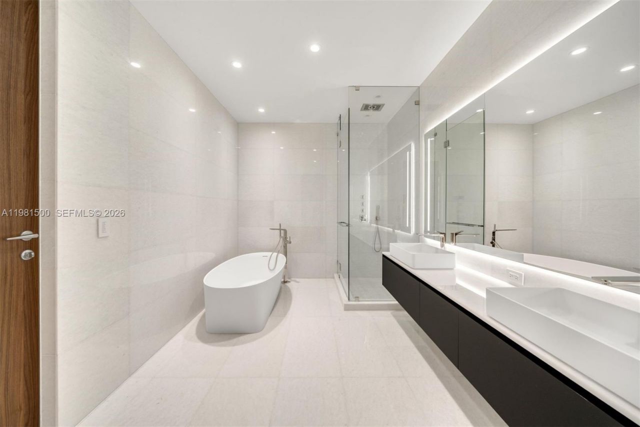 5 Grove Isle Dr , Unit L402, Coconut Grove, FL 33133 Photo