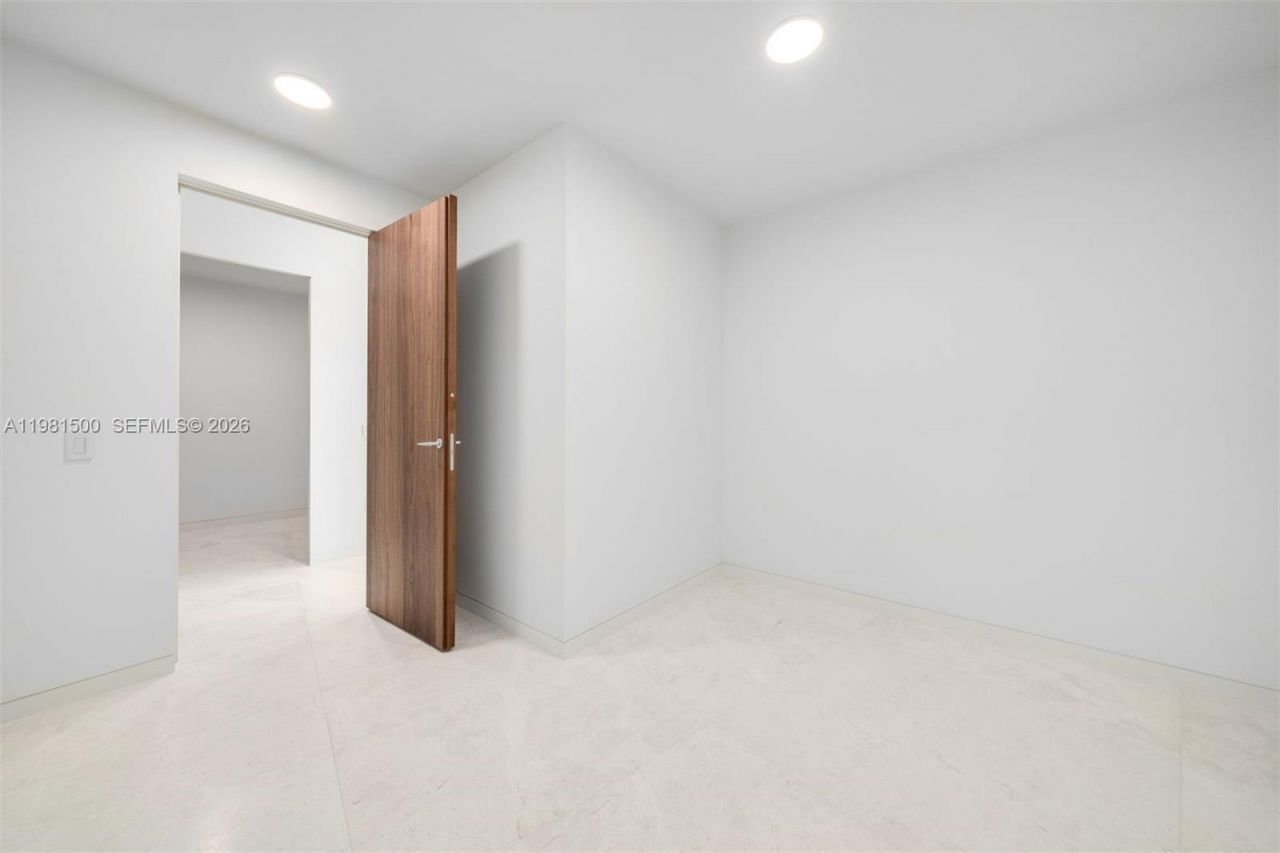 5 Grove Isle Dr , Unit L402, Coconut Grove, FL 33133 Photo