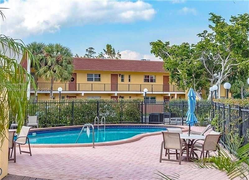 7911 N Colony Cir N , Unit 202, Tamarac, FL 33321 Photo