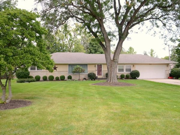 5415 S Nicolet DRIVE, New Berlin, WI 53151
