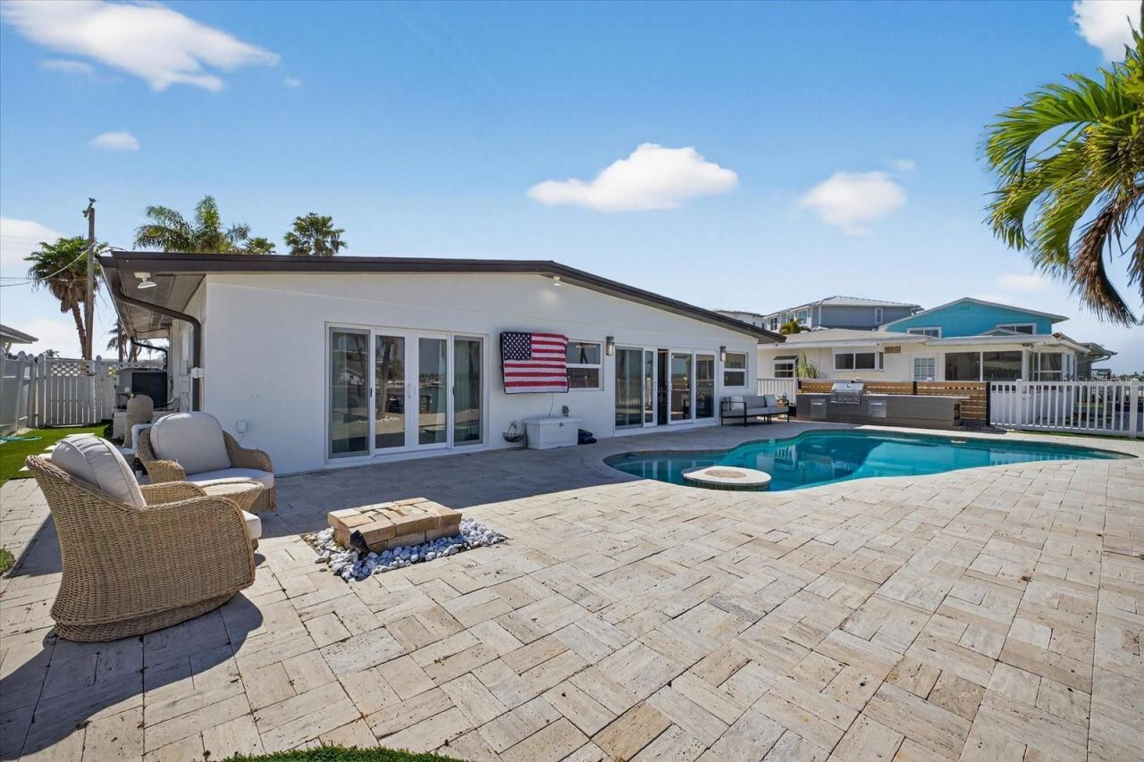 16111 5th Street E, Redington Beach, FL 33708 Photo