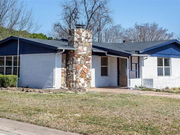 1116 W Howard, Olney, TX 76374