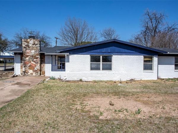 1116 W Howard, Olney, TX 76374