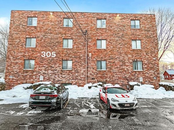 305 Riverside Ave, Unit 24, Medford, MA 02155