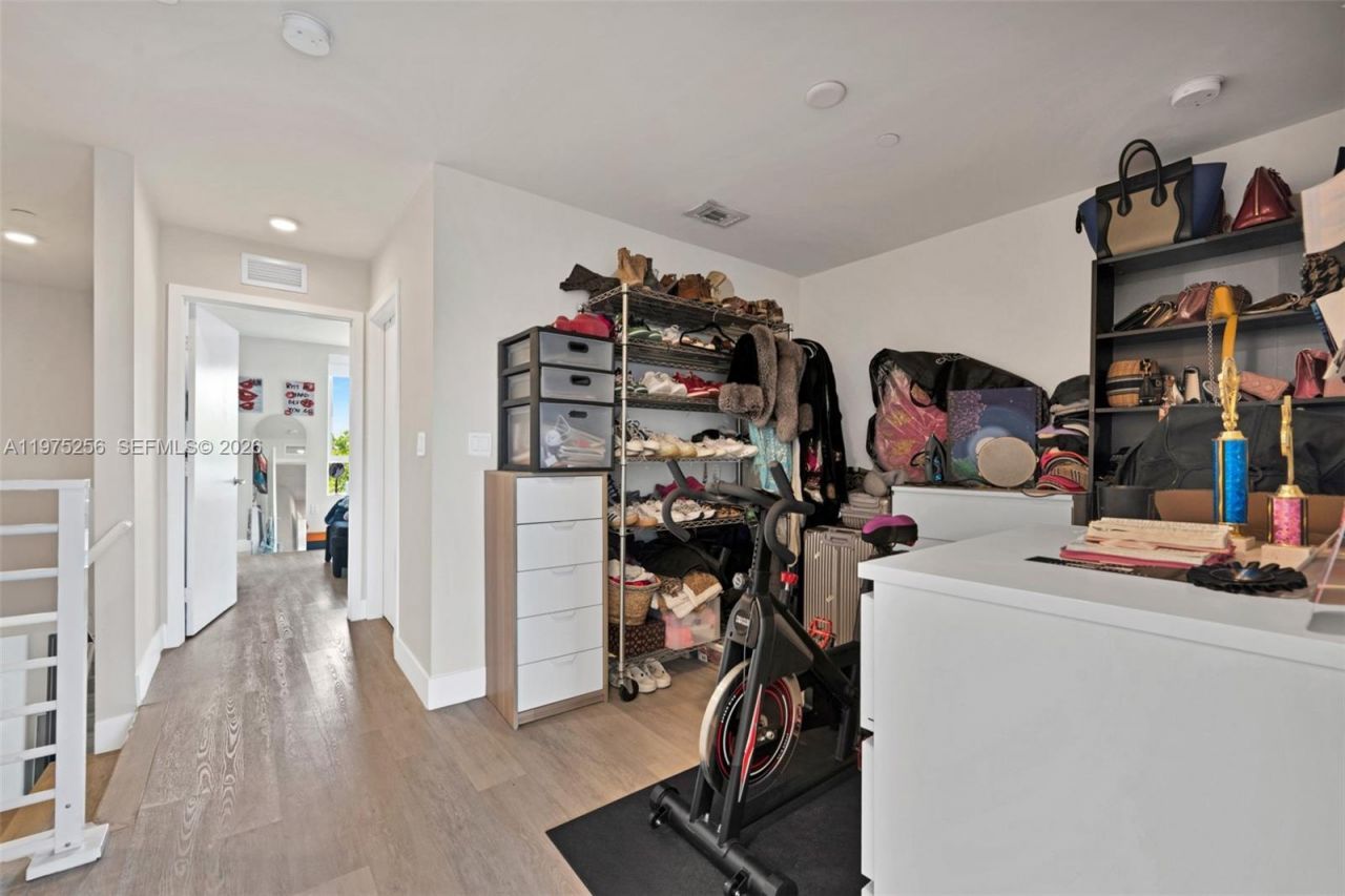 2535 NE 193rd St , Unit 3209, Miami, FL 33180 Photo