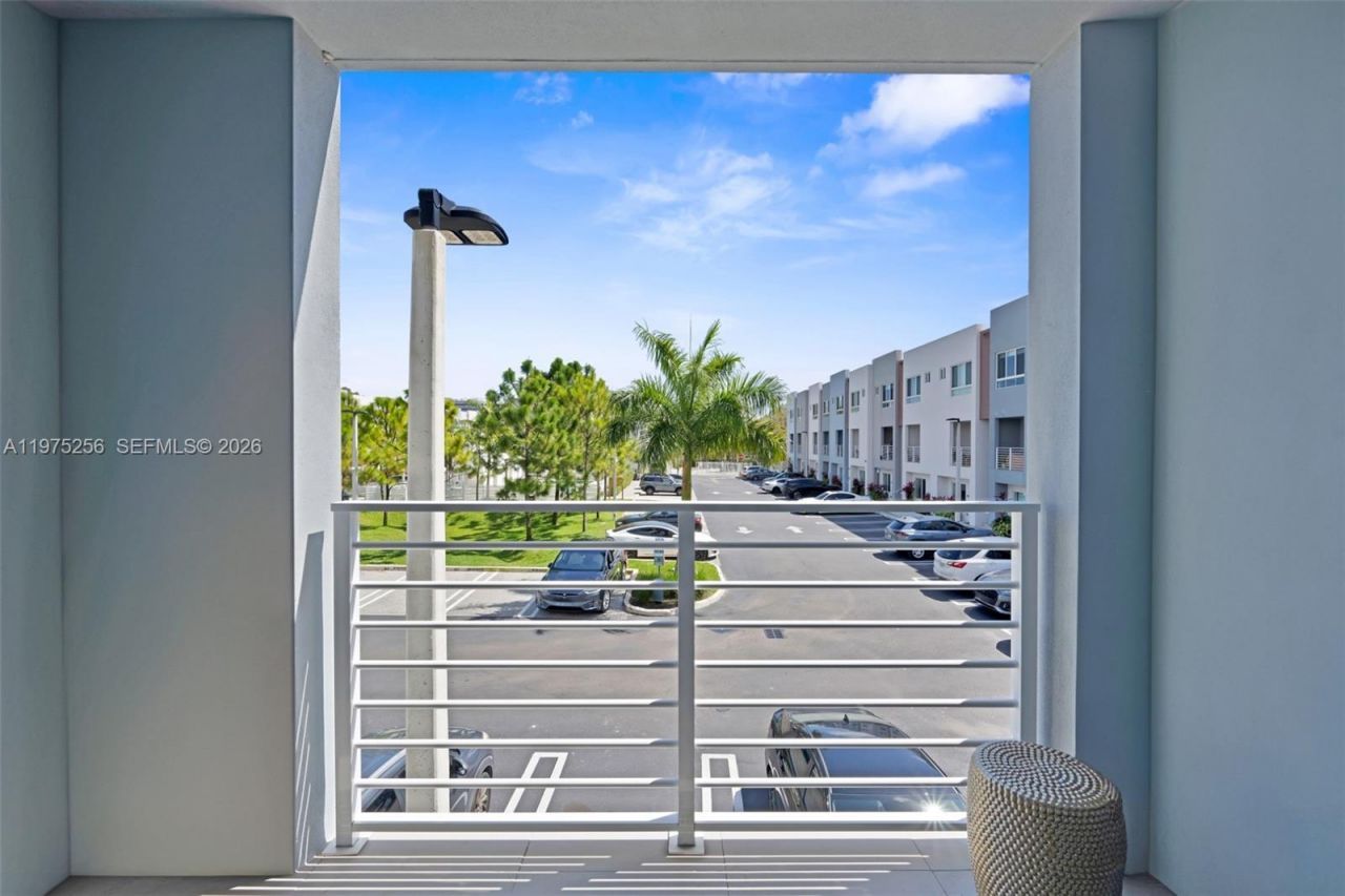 2535 NE 193rd St , Unit 3209, Miami, FL 33180 Photo