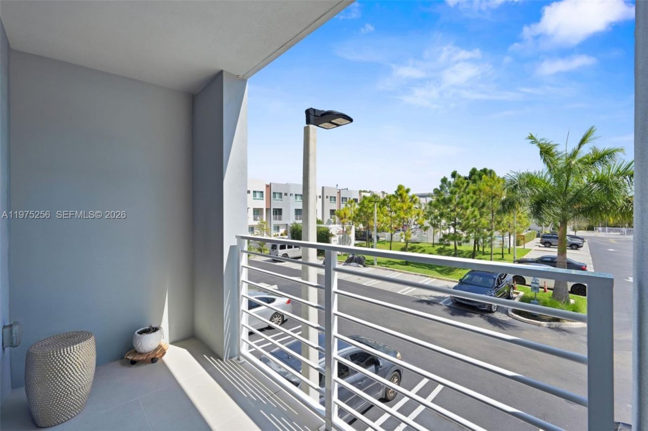 2535 NE 193rd St , Unit 3209, Miami, FL 33180 Photo