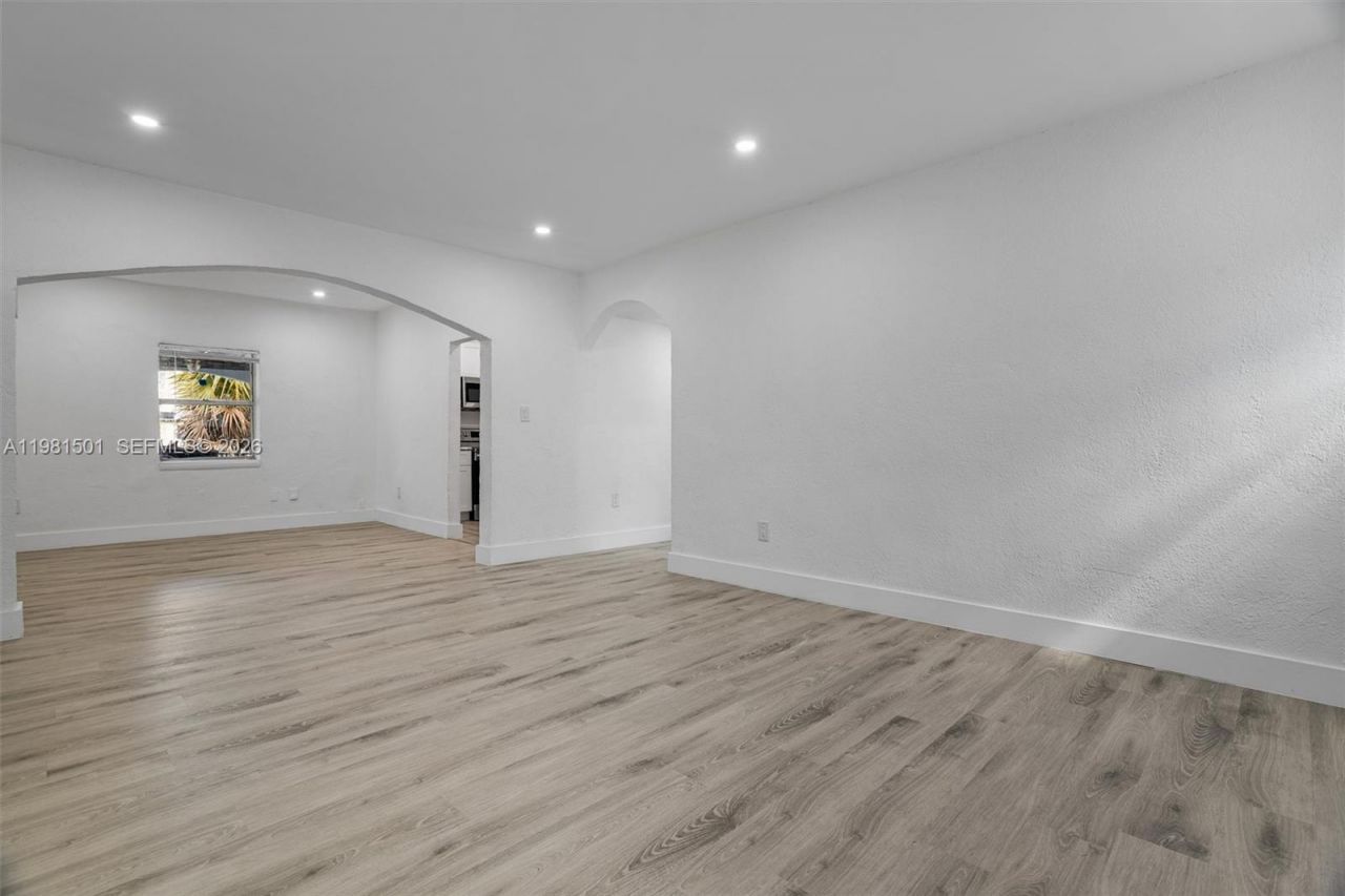 1601 NW 50th St , Miami, FL 33142 Photo