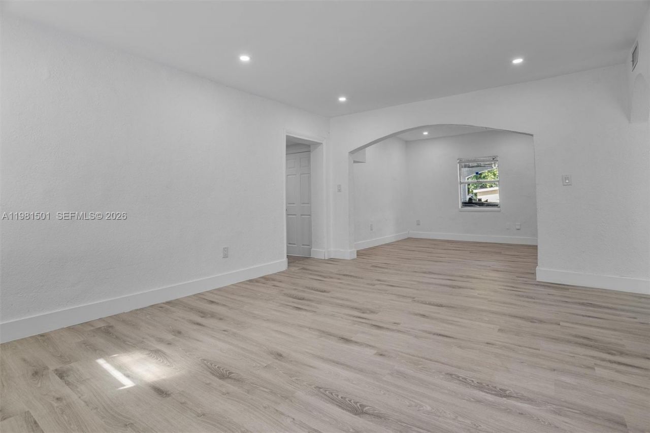 1601 NW 50th St , Miami, FL 33142 Photo