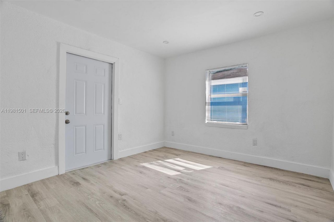 1601 NW 50th St , Miami, FL 33142 Photo