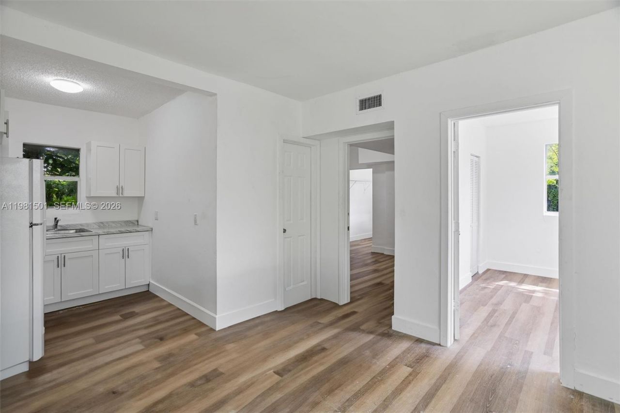 1601 NW 50th St , Miami, FL 33142 Photo