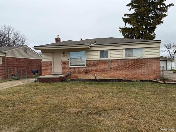 17949 S Wind Drive, Fraser, MI 48026