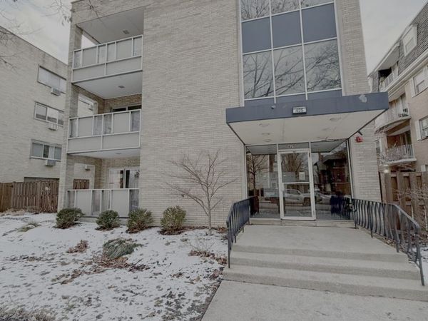 425 Wesley Avenue, Unit 102, Oak Park, IL 60302