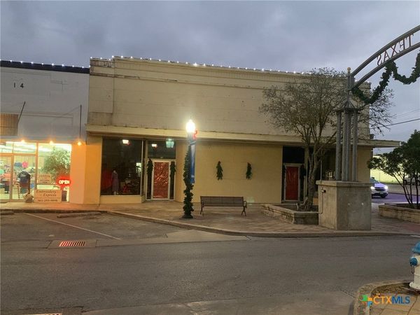 222 W Grand Avenue , Yoakum, TX 77995