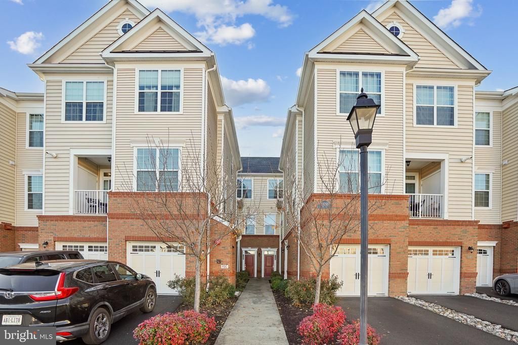23255 Milltown Knoll Square, Unit 110, Ashburn, VA 20148 Main Photo