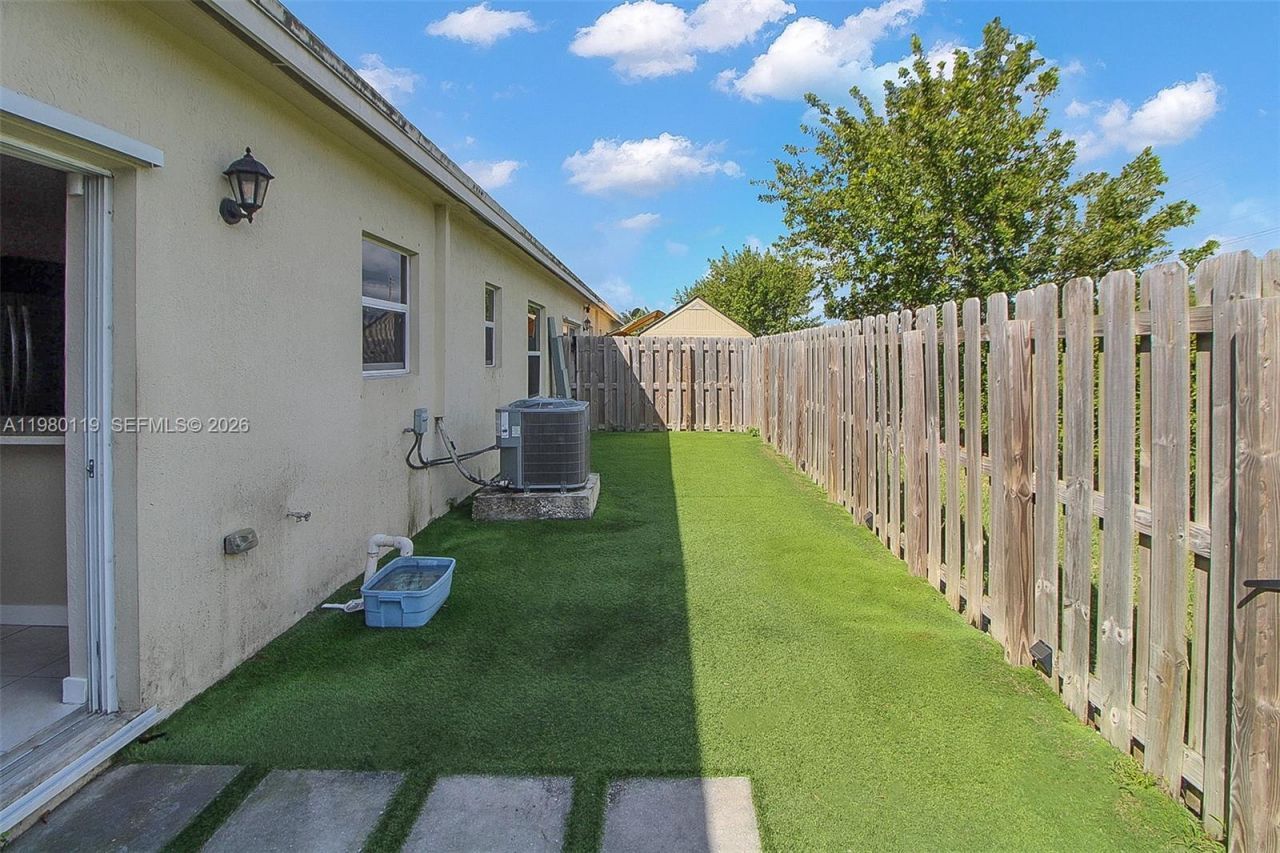 552 NE 5th Way , Florida City, FL 33034 Photo