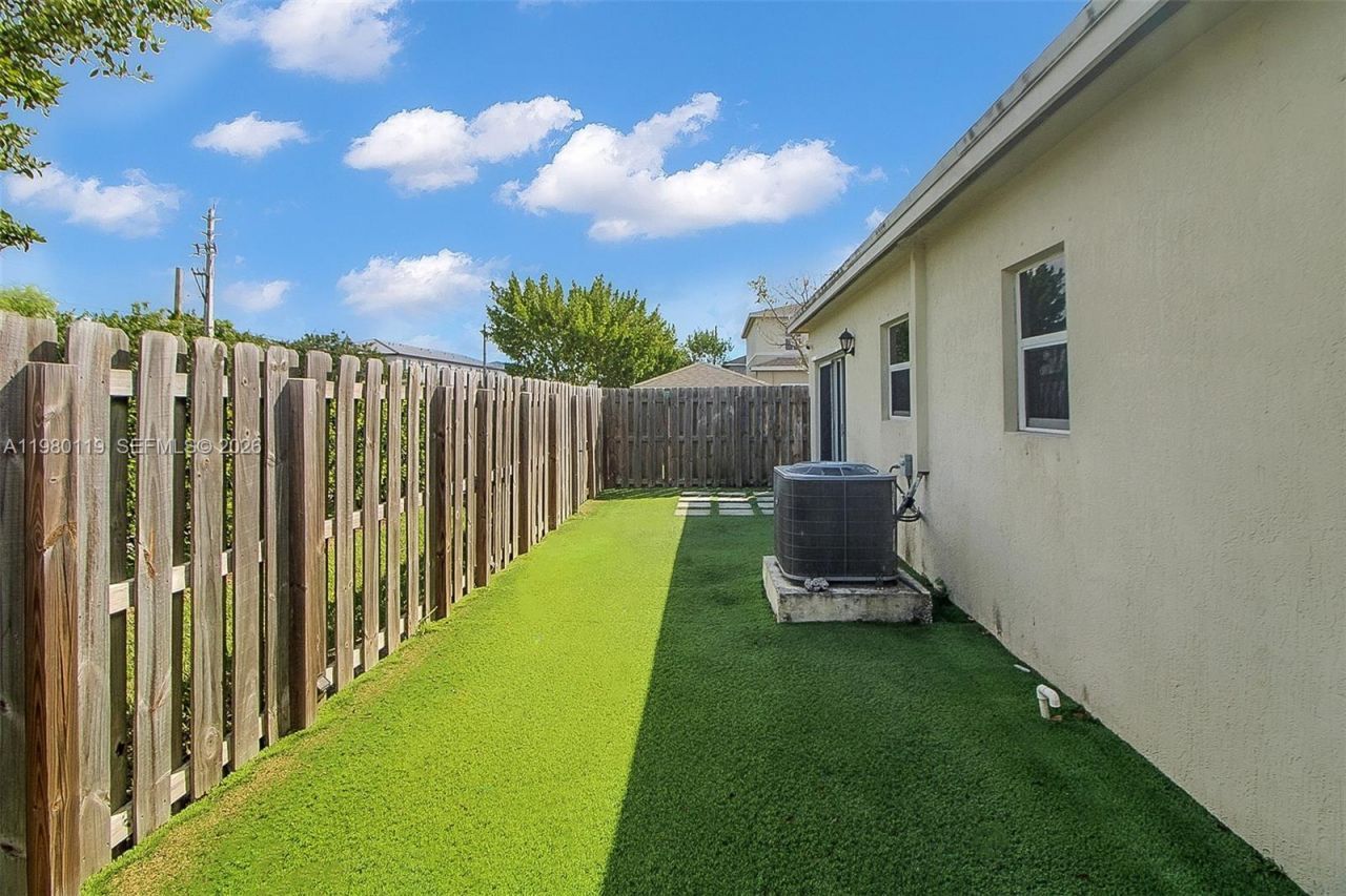 552 NE 5th Way , Florida City, FL 33034 Photo