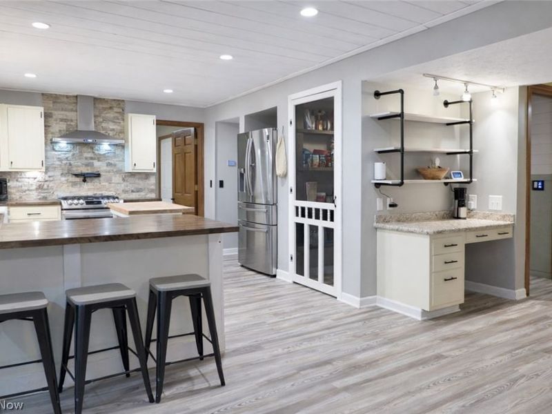 5802 Russia Road, South Amherst, OH 44001 Photo 4