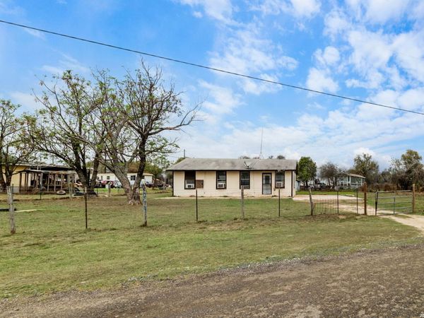 844 County Road 6846, Lytle, TX 78052