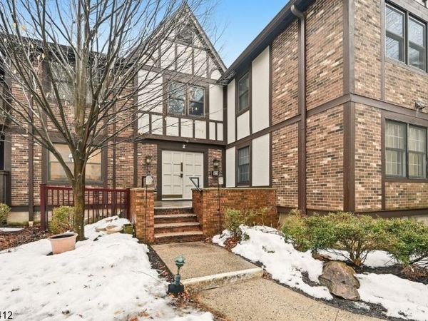 2 Heritage Dr, Chatham, NJ 07928