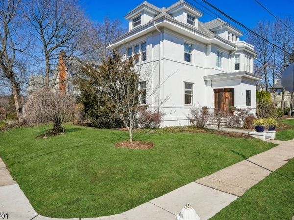 9 Osborne Ter, Maplewood, NJ 07040