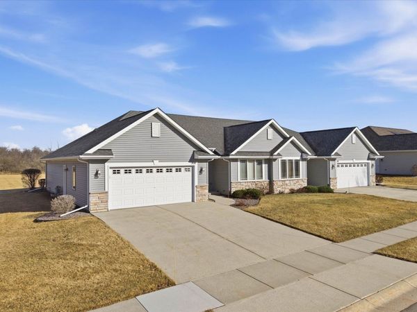 308 E Redding Cir, Belgium, WI 53004