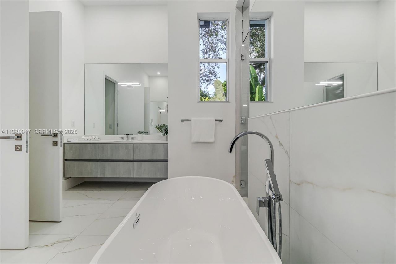 11412 NE 8th Ave , Biscayne Park, FL 33161 Photo