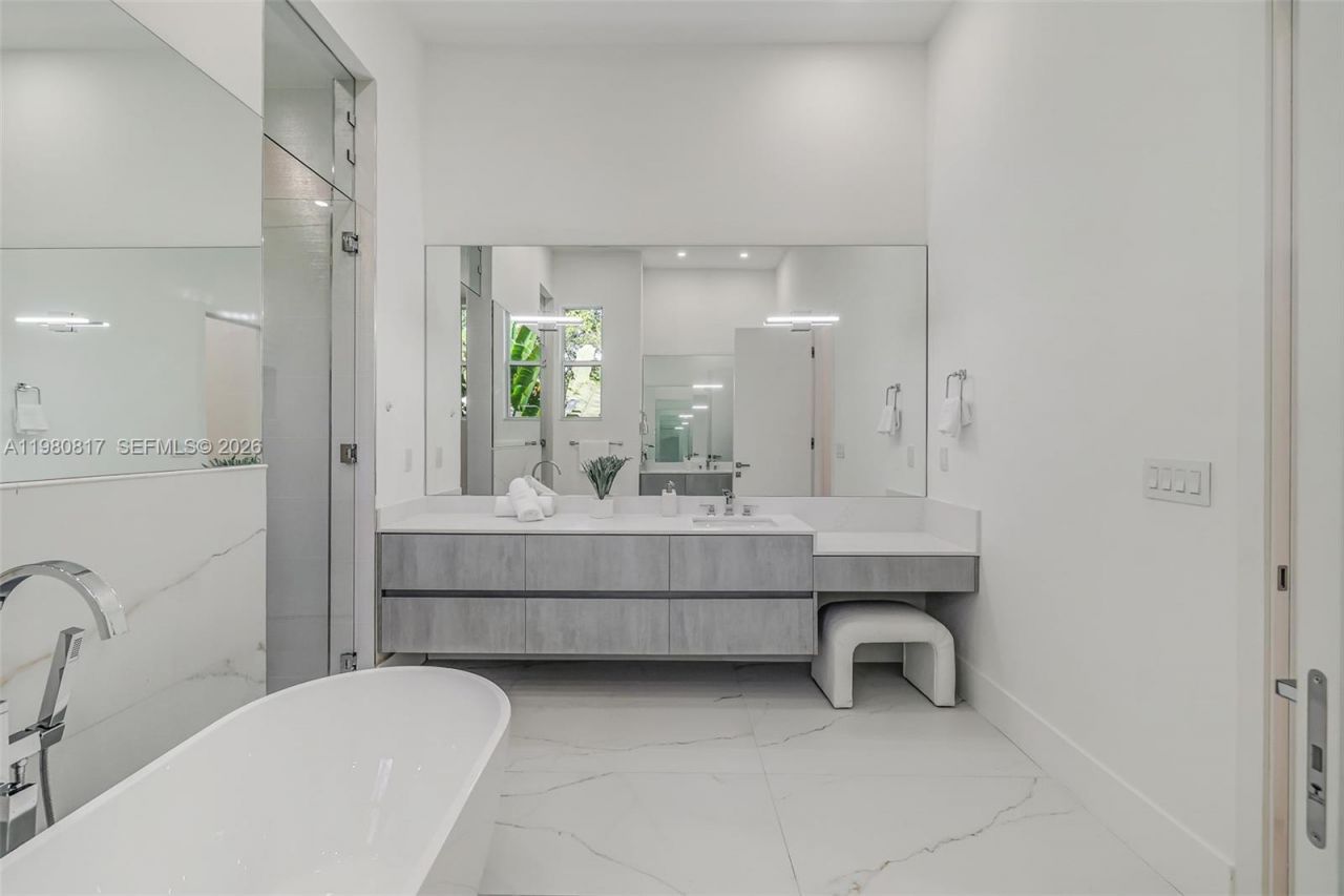 11412 NE 8th Ave , Biscayne Park, FL 33161 Photo