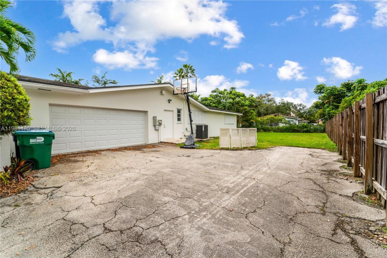 7970 SW 146th St, Palmetto Bay, FL 33158 Photo