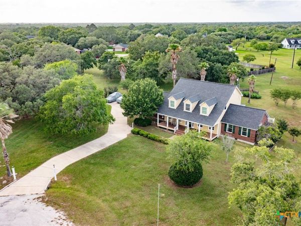 403 Oakside Drive , Victoria, TX 77905