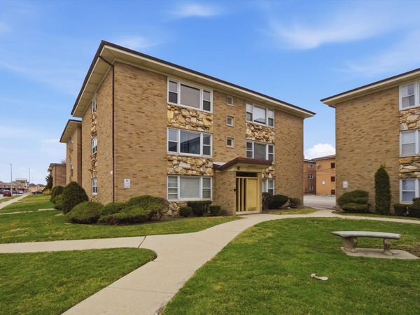 3172 W Meadow Lane Drive, Unit 26, Merrionette Park, IL 60803