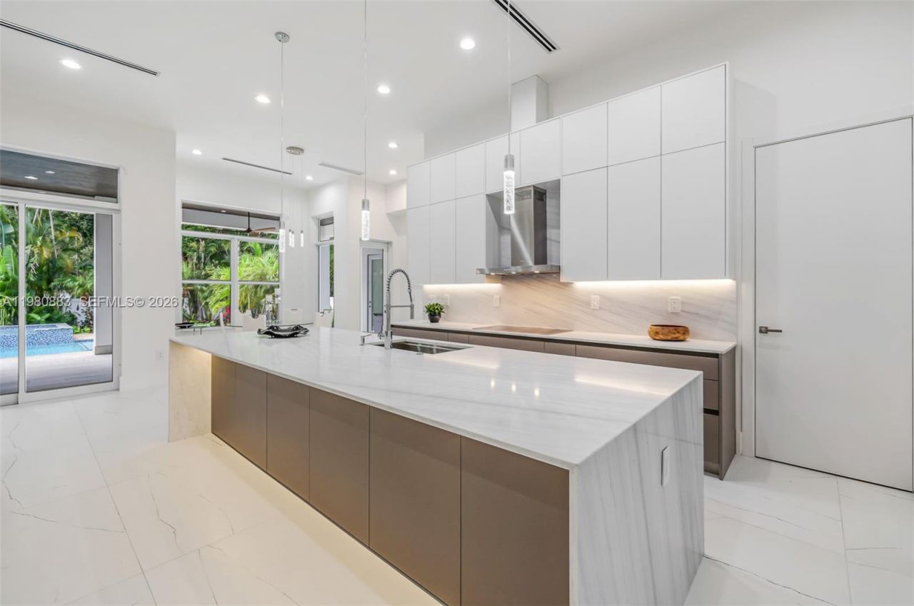 11780 NE 8th Ave, Biscayne Park, FL 33161 Photo