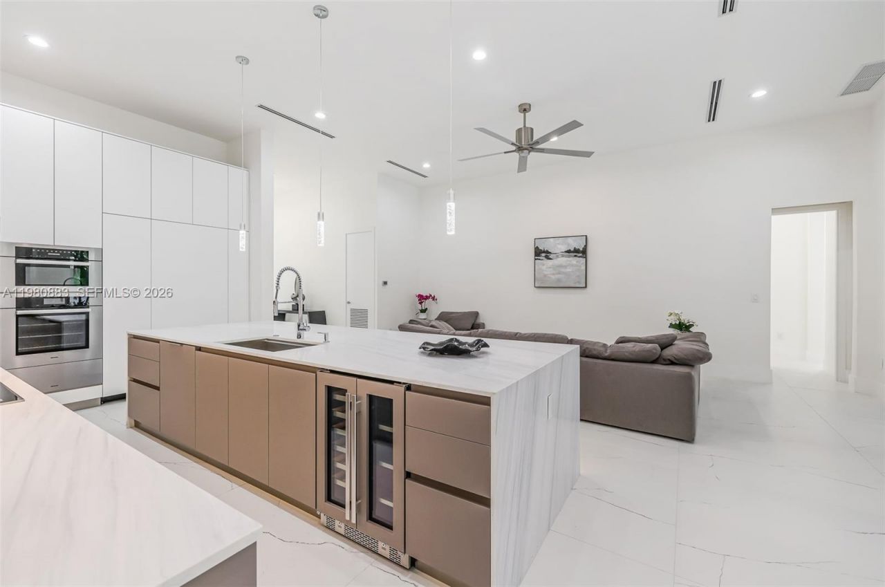 11780 NE 8th Ave, Biscayne Park, FL 33161 Photo