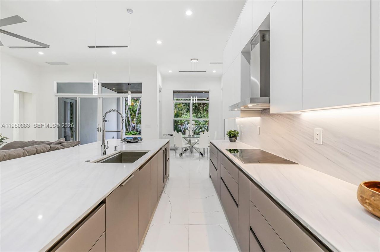 11780 NE 8th Ave, Biscayne Park, FL 33161 Photo