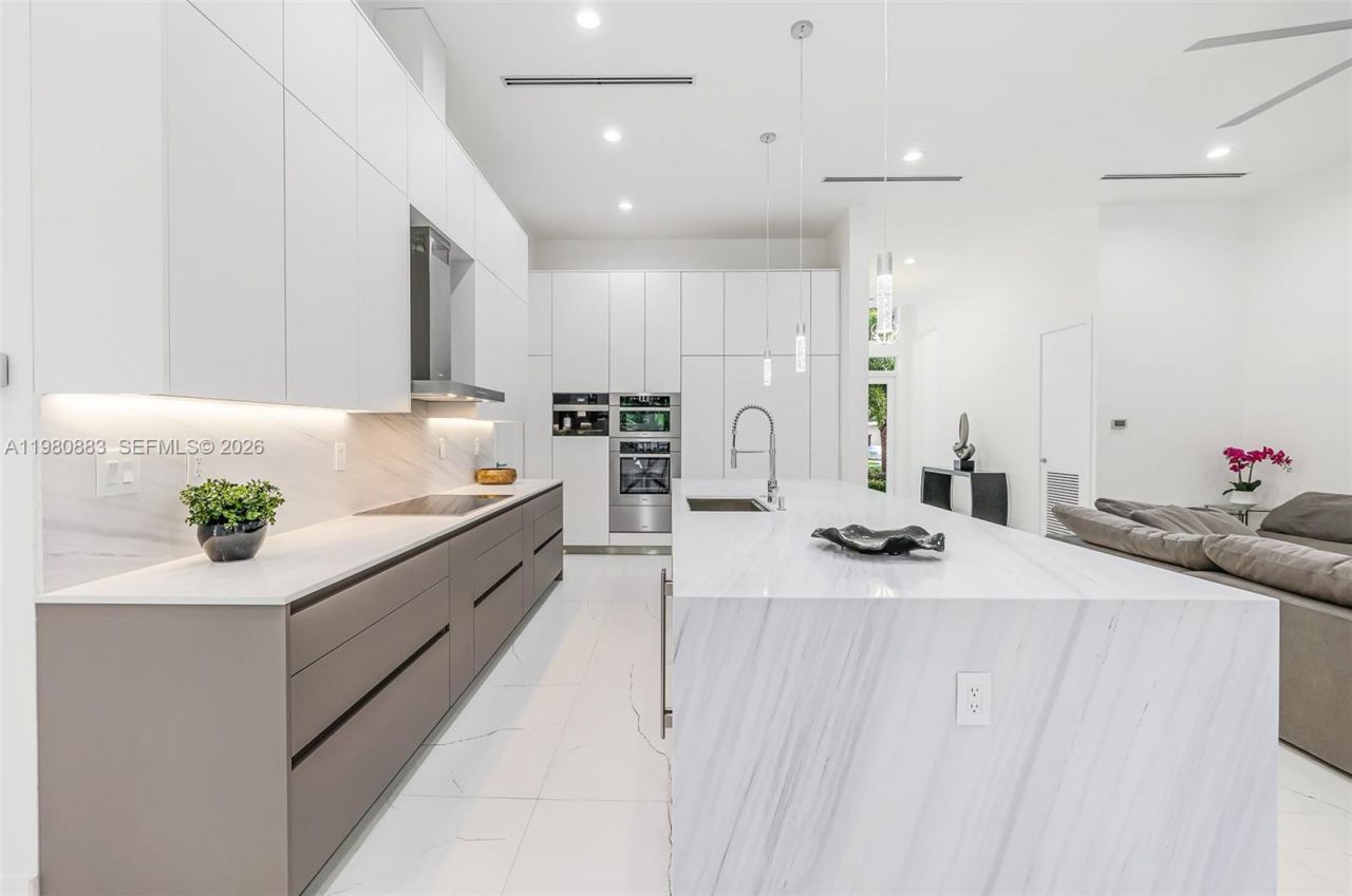 11780 NE 8th Ave, Biscayne Park, FL 33161 Photo