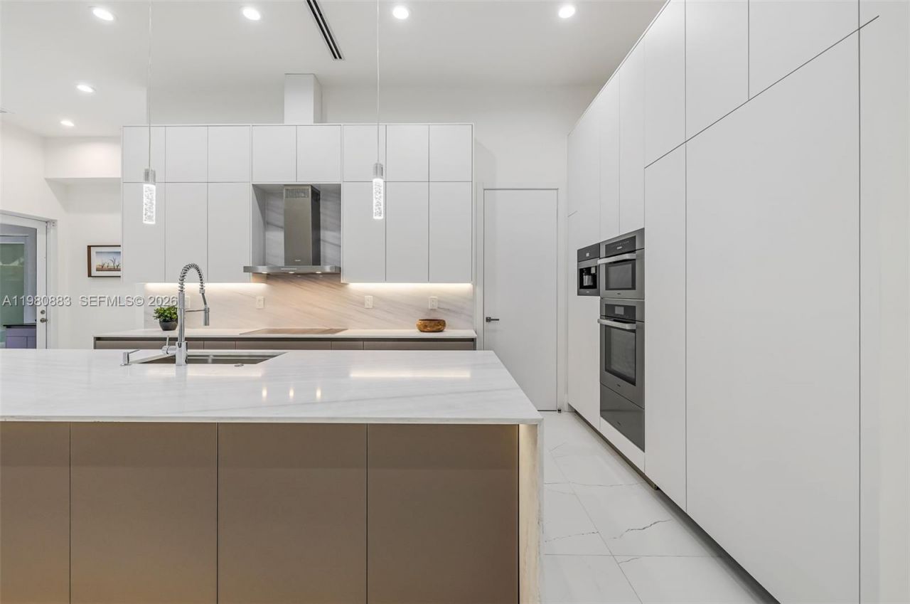 11780 NE 8th Ave, Biscayne Park, FL 33161 Photo