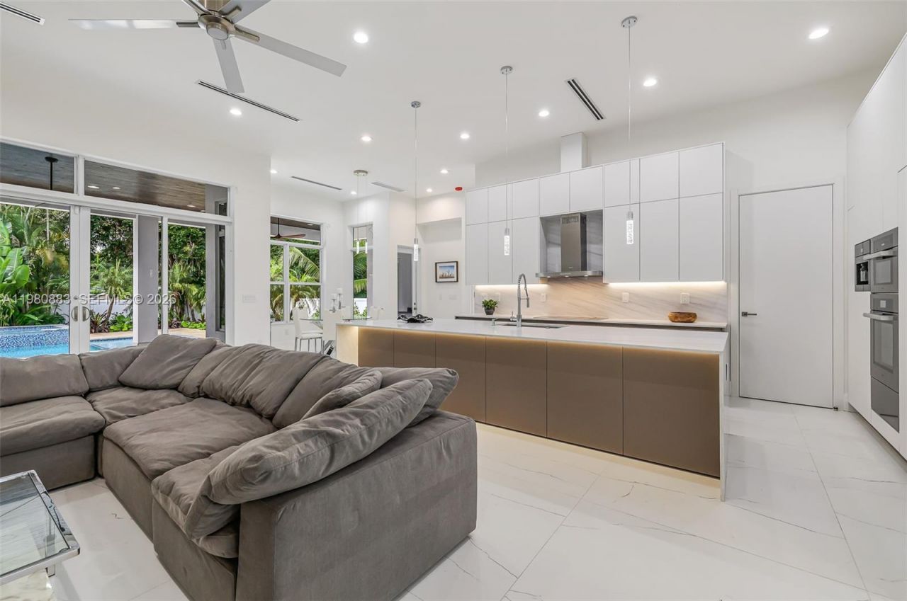 11780 NE 8th Ave , Biscayne Park, FL 33161 Photo